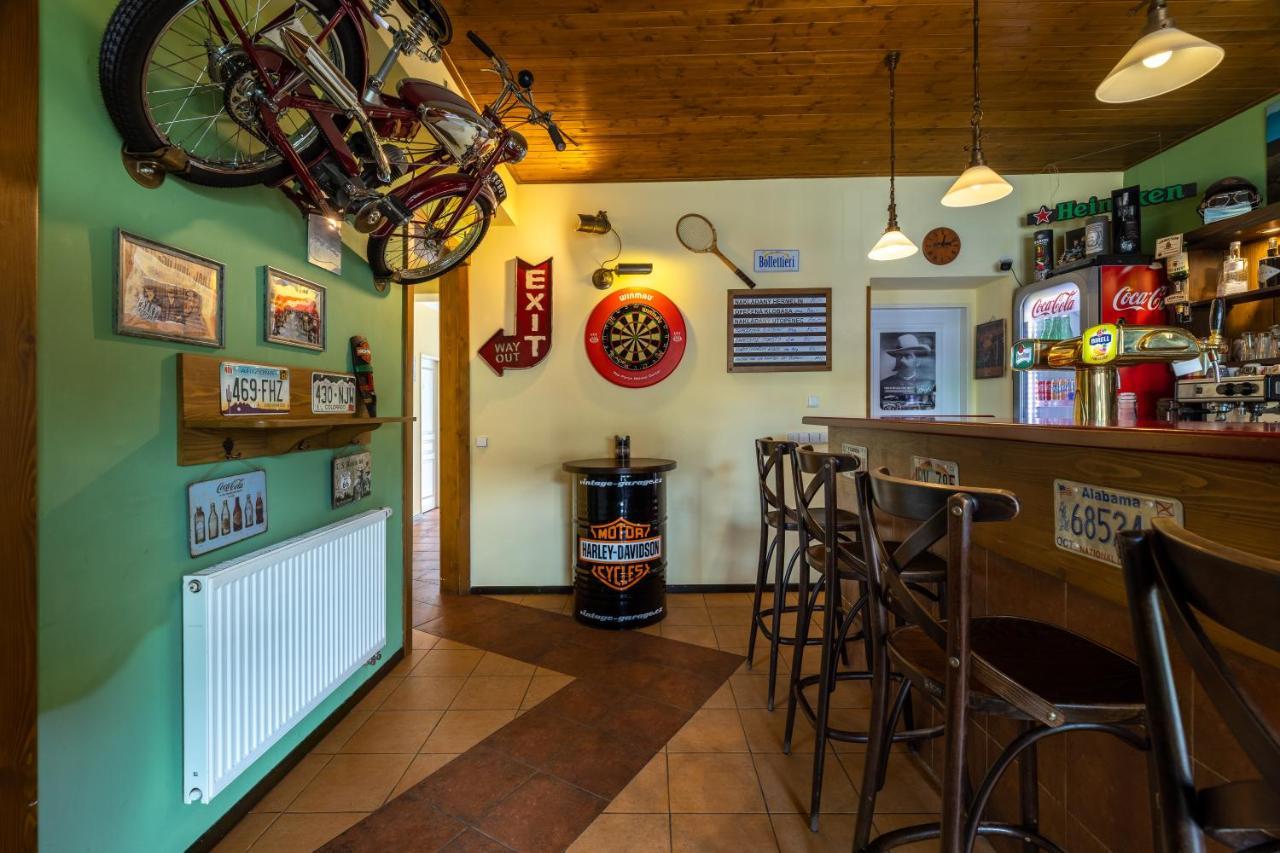 Penzion Rodos - Cafe Πράγα Εξωτερικό φωτογραφία