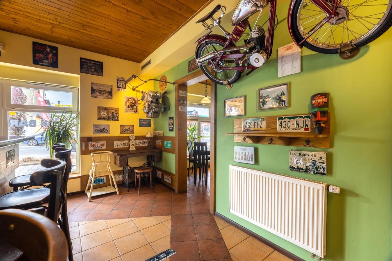 Penzion Rodos - Cafe Πράγα Εξωτερικό φωτογραφία