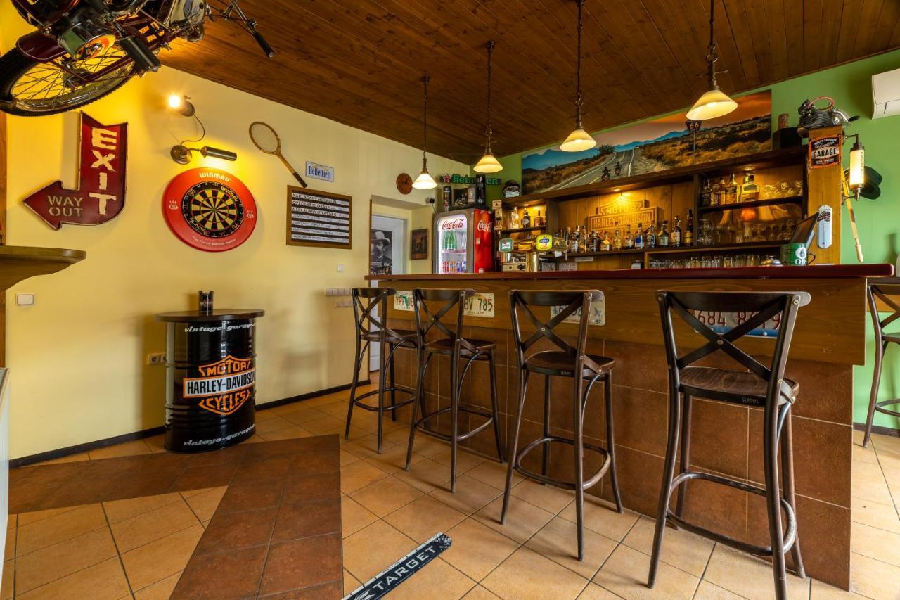 Penzion Rodos - Cafe Πράγα Εξωτερικό φωτογραφία